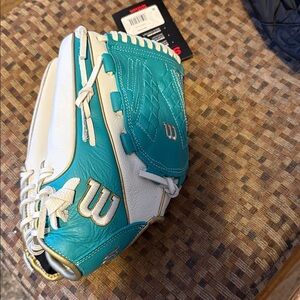 Wilson A500 Siren 12.5" Youth Fastpitch Softball Glove LHT